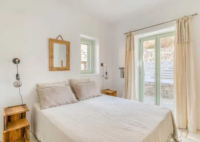 Lofos - Sea View And Jacuzzi Near Parikia فيلة